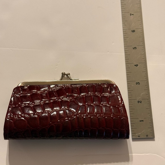Elegant Burgundy Crocodile-Embossed Clutch Kiss Lock Closure. Faux Leather - Picture 9 of 11